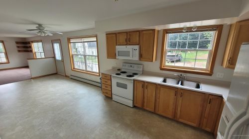 7 Elmwood St, Brewer, ME 04412-2302