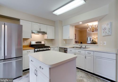 8725 Stone Hill Pl, Springfield VA  22153-1718 exterior