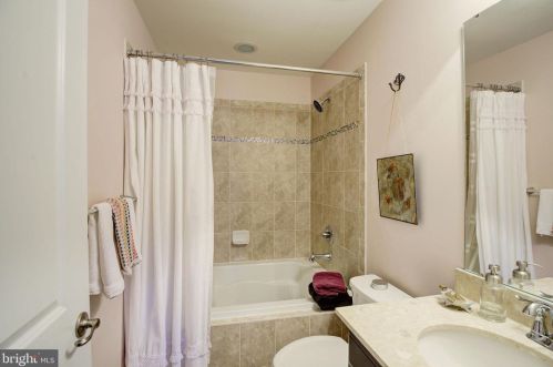 38 Sundance Dr, Trenton NJ 08619-3968 exterior