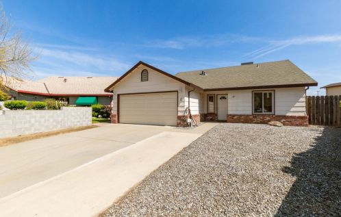 2 Schlenker Dr, Lodi, CA 95240-6277