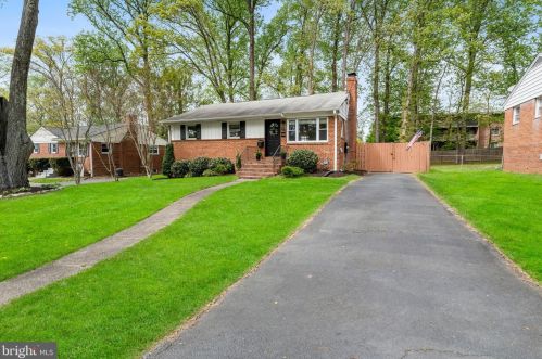 7336 Marc Dr, Falls Church, VA 22042-3663