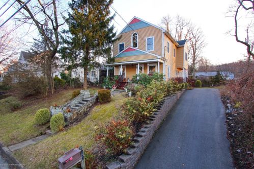 131 Chestnut Ave, Atlantic Highlands, NJ 07716-2064