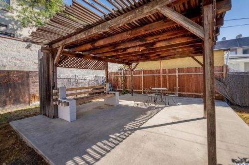 1118 Columbus Ave, Glendale CA  91202-3857 exterior