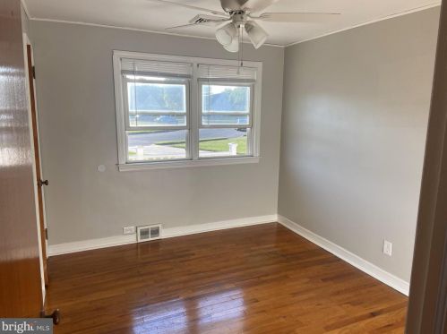 15 Holt Cir, Trenton NJ  08619-1654 exterior