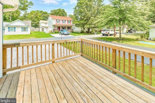 4925 Chestnut St, Shady Side, MD 20764-9661