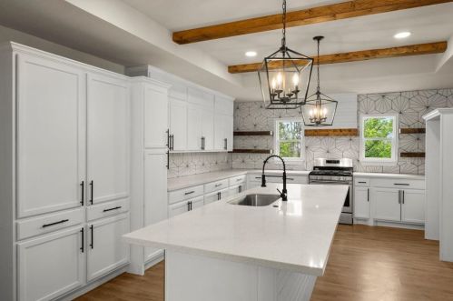 302 Brk Holw Dr, Conroe TX  77385-9107 exterior