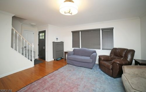 84 Stewart St, South Bound Brook, NJ 08880-1313