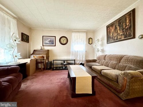 1113 Hunting Park Ave, Philadelphia PA 19140-2830 exterior