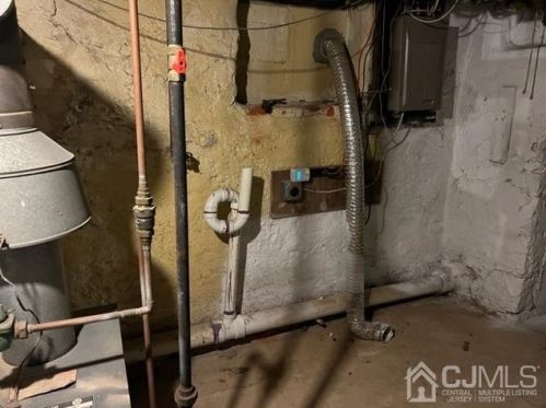 513 Stuyvesant Ave, Trenton NJ  08618-4123 exterior