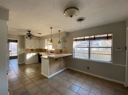 8708 Azalea Trl, Austin, TX 78759-7503