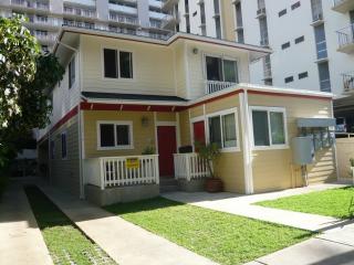 2214 Aloha Dr, Honolulu HI  96815-2824 exterior