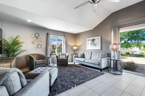 5972 Paradise Plz, Palm Springs, CA 92264-3846