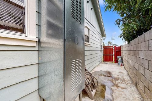 945 Dickel St, Anaheim CA  92805-1807 exterior