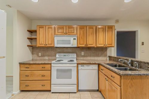 2870 Handy Dr, Atlanta GA  30318-7237 exterior