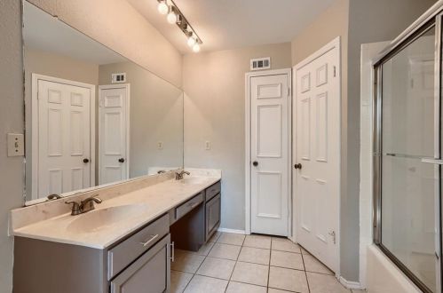 6700 Corpus Christi Dr, Austin TX  78729-7569 exterior