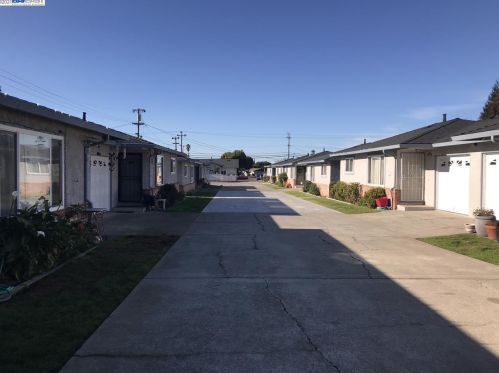 20922 Royal Ave, Hayward CA  94541-4739 exterior