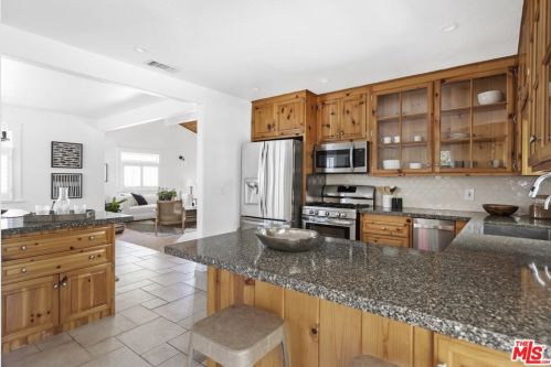 2832 Mayfield Ave, Glendale CA 91214-3816 exterior