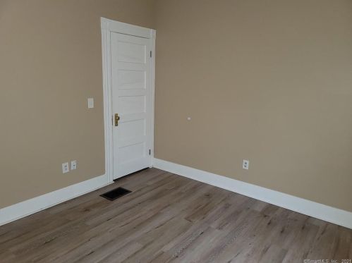 10 Cottage St, Derby, CT 06418-1502