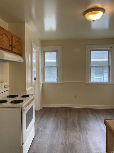 16 Cottage St, Derby CT  06418-1502 exterior