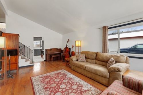 655 Easy St, Glendale Heights, IL 60139-3339