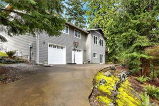 18 Plum Ln, Bellingham, WA 98229-7630