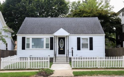 100 Rutherglen Ave, Providence, RI 02907-3544