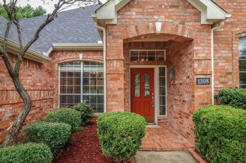 1308 Crepe Myrtle Dr, Lewisville TX  75028-3613 exterior