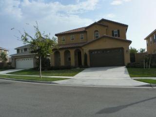 15867 Rock Point Ln, Fontana CA  92336-4577 exterior