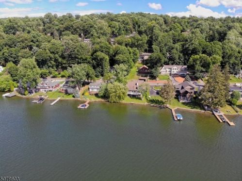 262 Shore Trl, Sparta, NJ 07871-2038