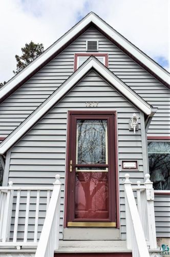 1217 10th St, Duluth, MN 55805-1508