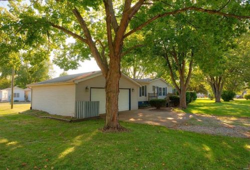 427 Law St, Plainview, IL 62685-4192