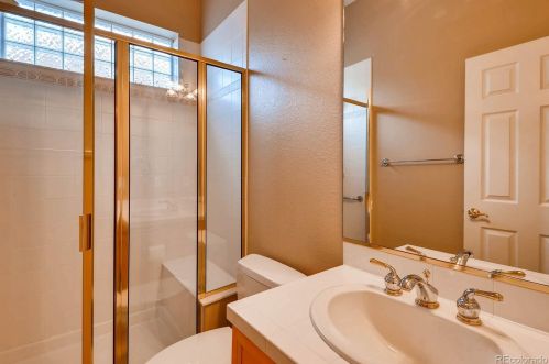 22540 Peakview Dr, Aurora CO 80016-7026 exterior