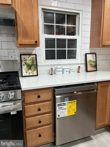 2202 Longview Dr, Woodbridge, VA 22191-2617
