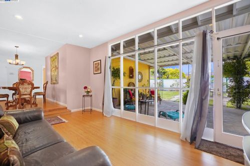 633 Quincy Way, Hayward, CA 94541-7321