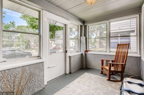 1072 Charles Ave, Saint Paul, MN 55104-2617