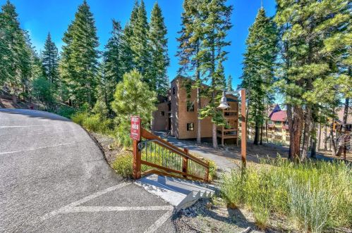 4002 Ski View Loop, Truckee, CA 96161-6724