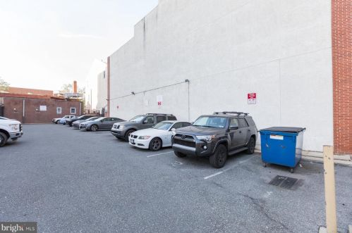 242 8th St, Philadelphia PA 19107-5727 exterior