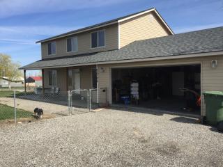 53705 Sloan Rd, Kennewick, WA 99337-7626