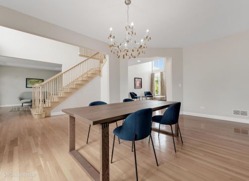 6887 Fieldstone Dr, Willowbrook IL  60527-5295 exterior