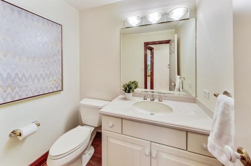 6972 Fieldstone Dr, Willowbrook IL  60527-6969 exterior