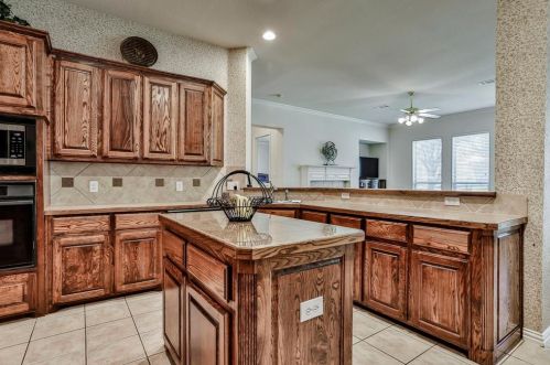 8020 Ocean Dr, Fort Worth TX  76123-1895 exterior