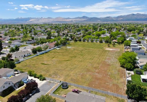 4662 8450, Taylorsville UT exterior