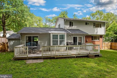 6812 Landor Ln, Springfield VA  22152-3333 exterior