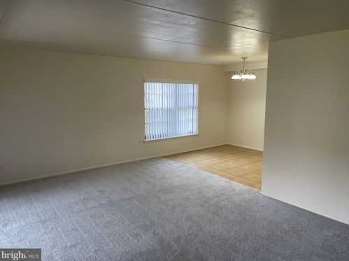 32 Valleybrook Dr, Lancaster PA  17601-4617 exterior