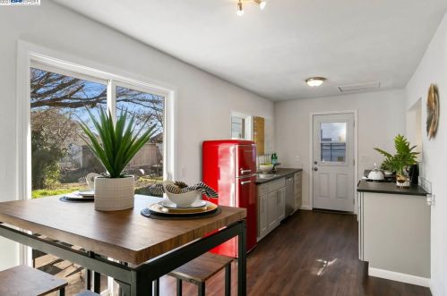 1570 Plz Dr, San Leandro CA 94578-1968 exterior