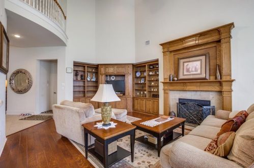 2620 Creekway Dr, Carrollton TX 75010-4228 exterior