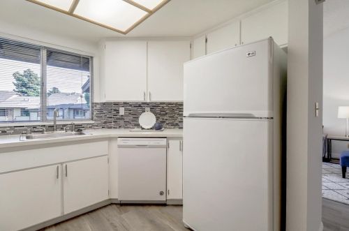 732 Sterling Dr, San Leandro CA 94578-4172 exterior