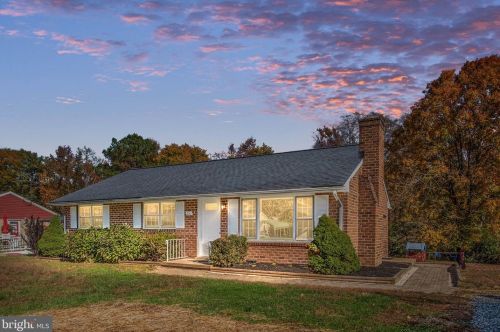 260 Anderson Dr, Fredericksburg, VA 22405-1626