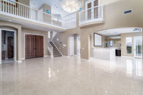 7300 Chateau Rdg Ln, Riverside CA  92506-7542 exterior