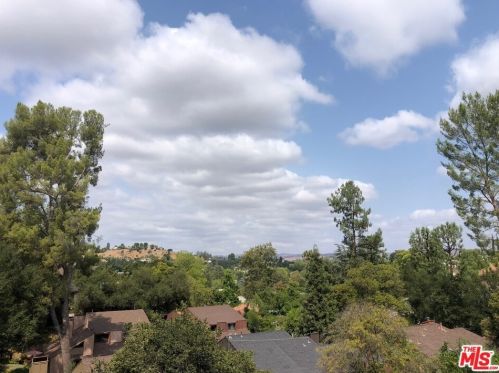 4118 Oak Hollow Rd, Calabasas, CA 91302-1851
